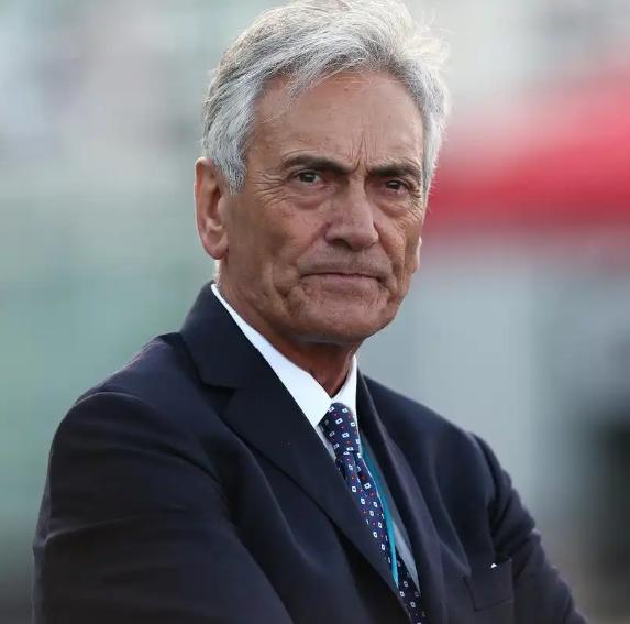 哈哈，意大利足协主席格拉维纳真赖皮，说如果他辞职意大利就能夺世界杯，他就愿意离开