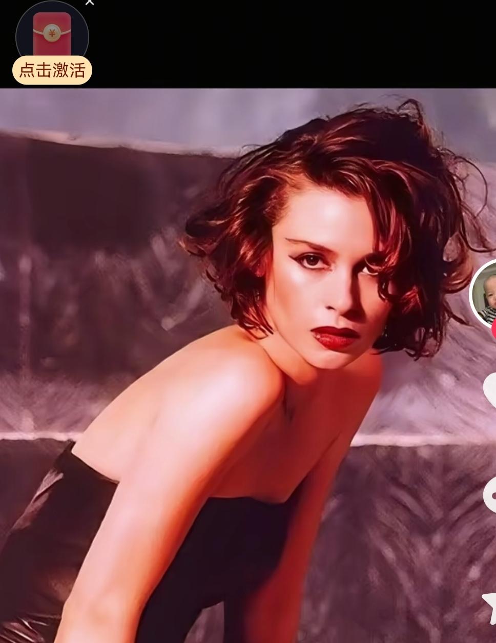 好莱坞知名女演员温妮·奥尔顿·戴维斯，日前在纽约街头意外遭遇车祸，最终不幸离世，