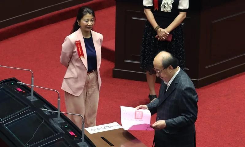 大法官人事再遭封杀连绿委也跑票台地区领导人办公室：高度遗憾台立法机构会今天进
