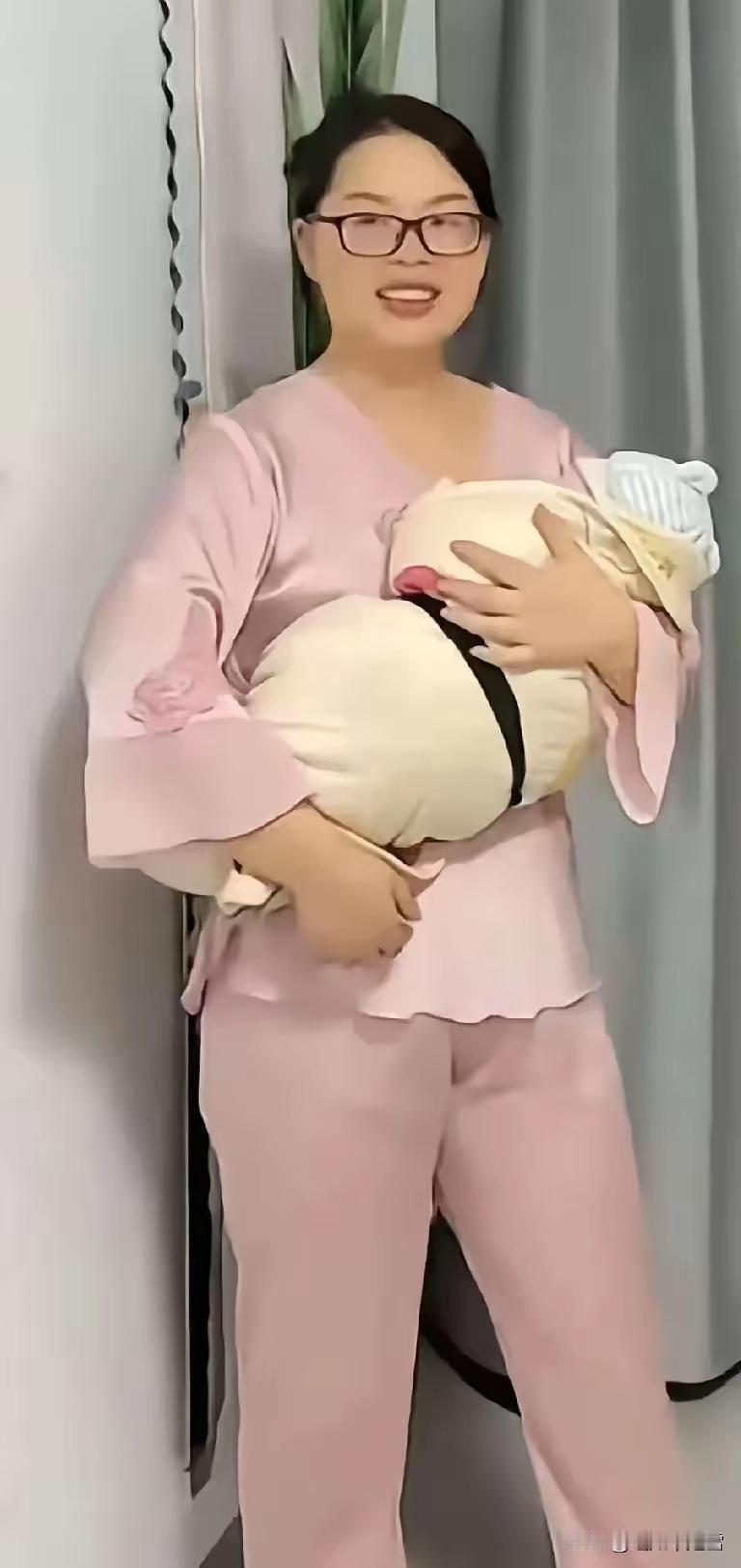 26岁女子刚结婚就遭遇晴天霹雳，丈夫工伤意外离世，140万赔偿款到手，娘家人的操