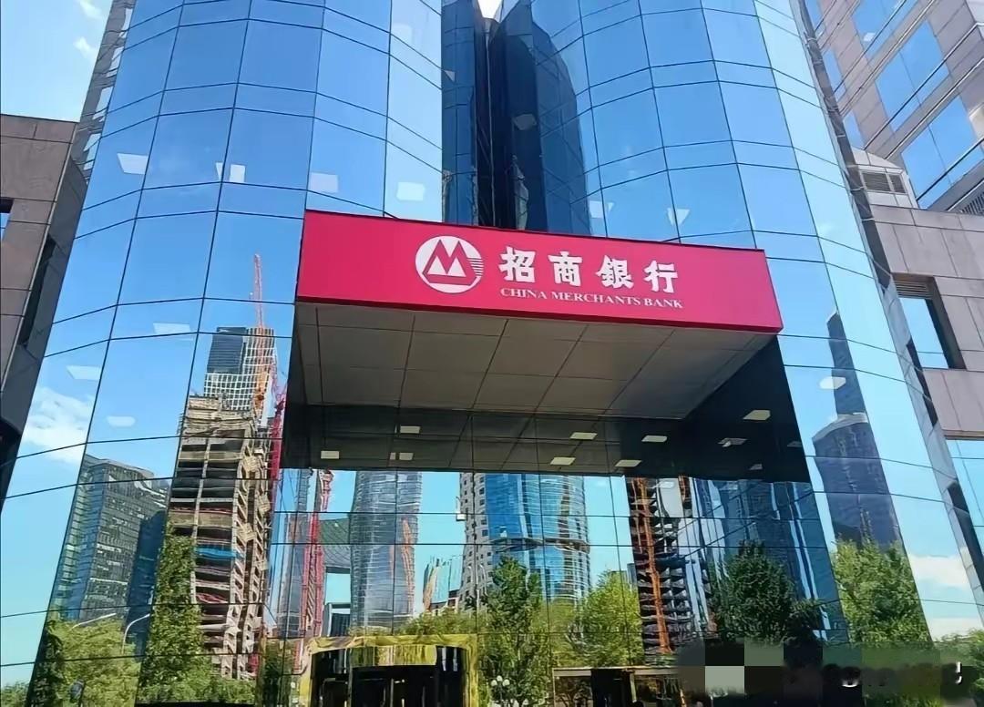 以前我对银行真没啥执念，工资卡发哪家我就躺哪家，直到被一个做私募的老哥按在茶桌上