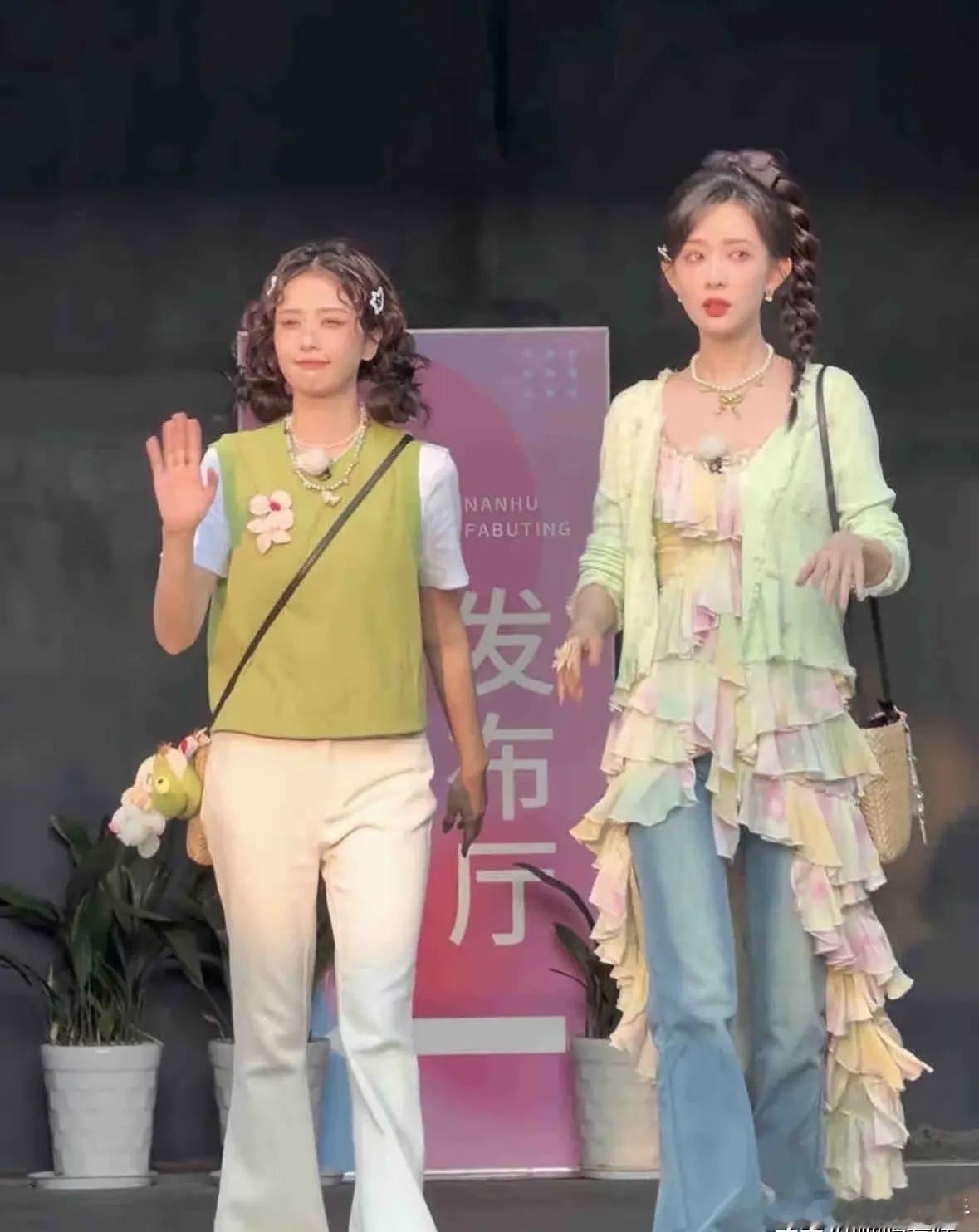 白鹿和普通人比，肯定是好看的，毕竟在娱乐圈混，外形底子差不了，加上平时保养得好，