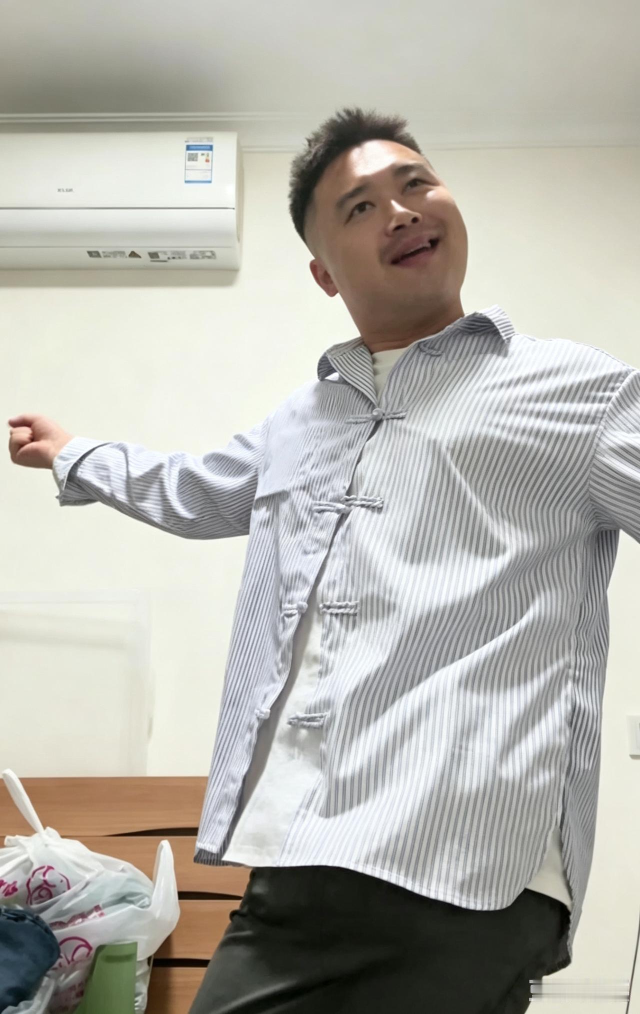 超长蛋挞攻击人啦！有位博主说，自己被超长蛋挞攻击了，还配了图，是嘴肿了，我还以