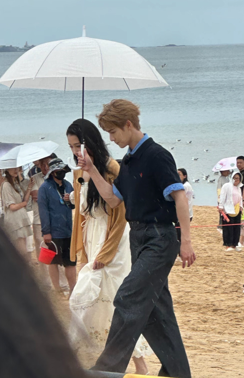二位是在拍妻子的浪漫旅行吗