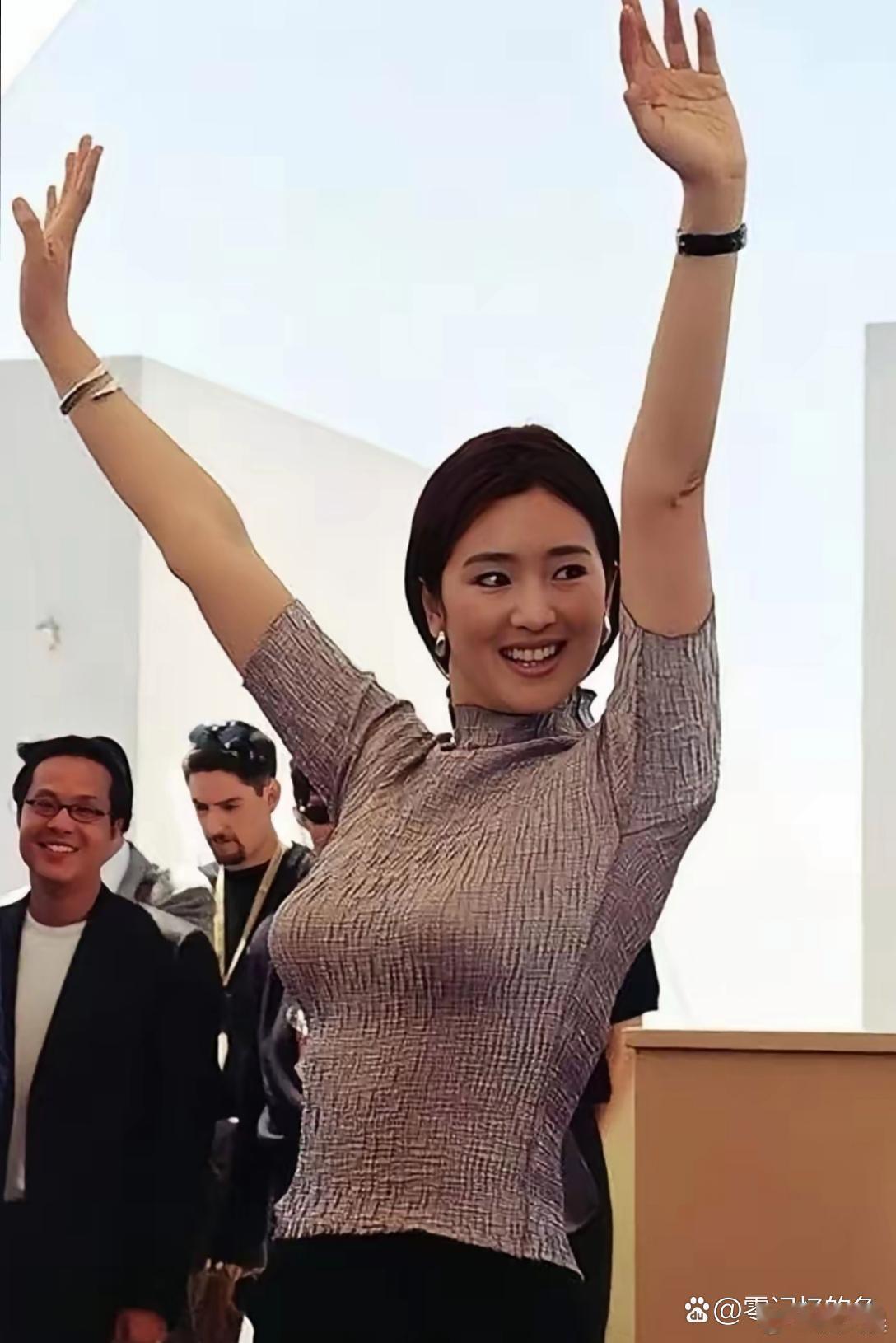 巩俐一笑，镜头皆聚焦