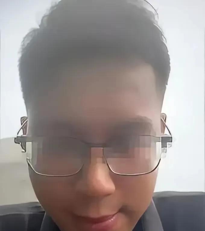 这虾子把四川人的脸都丢干净了，江油的兄弟伙，给这鬼儿子上眼药，是三合镇的，据说出