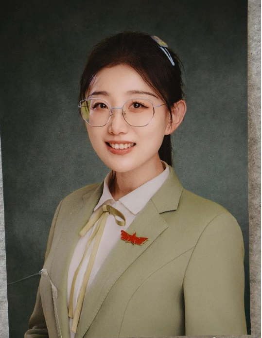 单位请了一家很会p高颅顶的摄影公司来拍照​​​