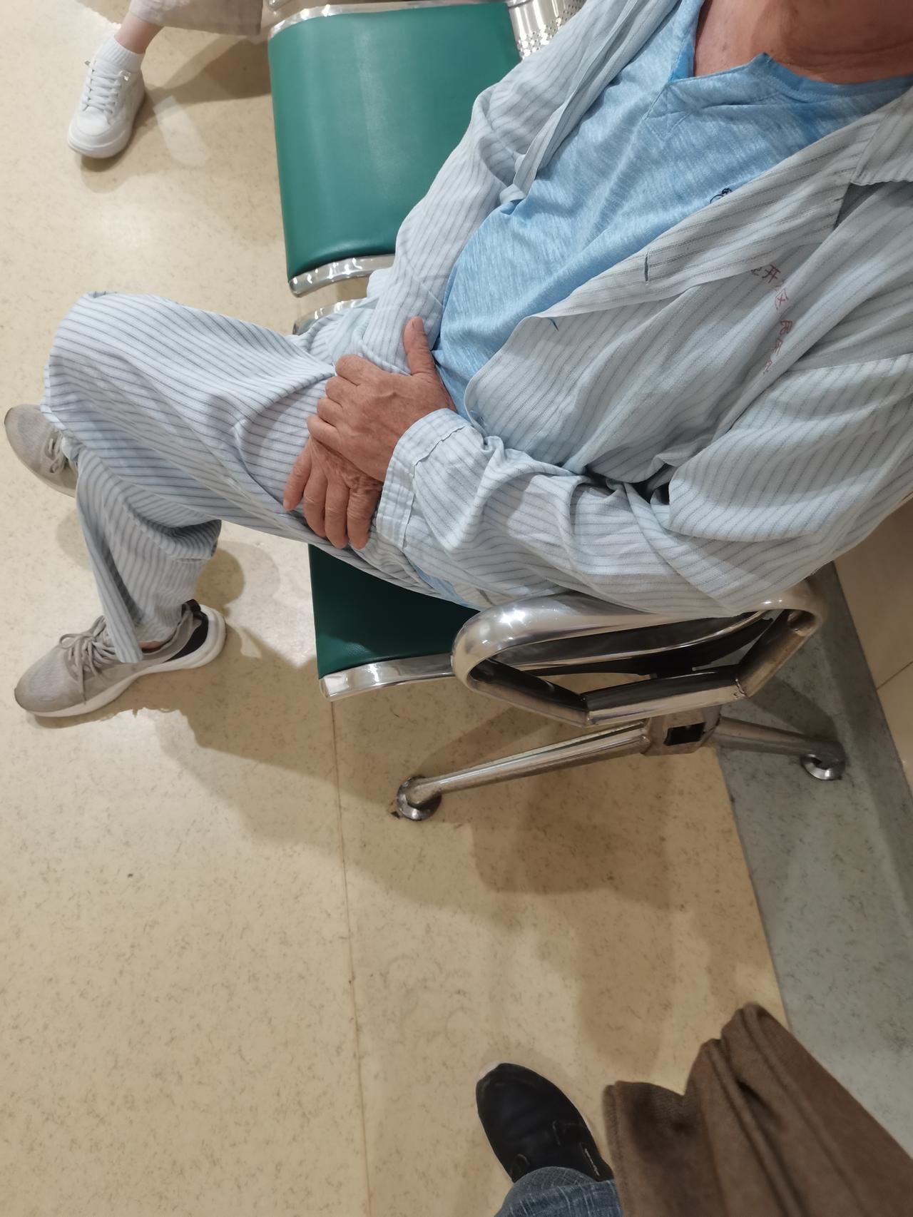 69岁父亲确诊肺腺癌晚期全身转移，双肺转移，多发骨转移，胸骨，肋骨，椎骨，从颈椎