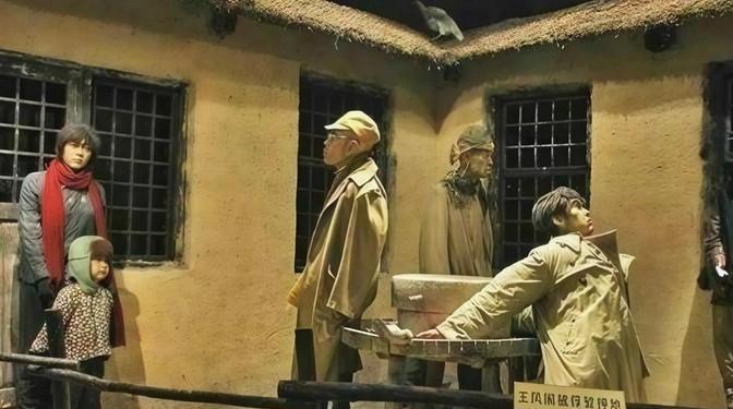 1937年12月，日军残忍地把他的双手钉在磨盘上，并当着他和他妻子的面，对年仅四
