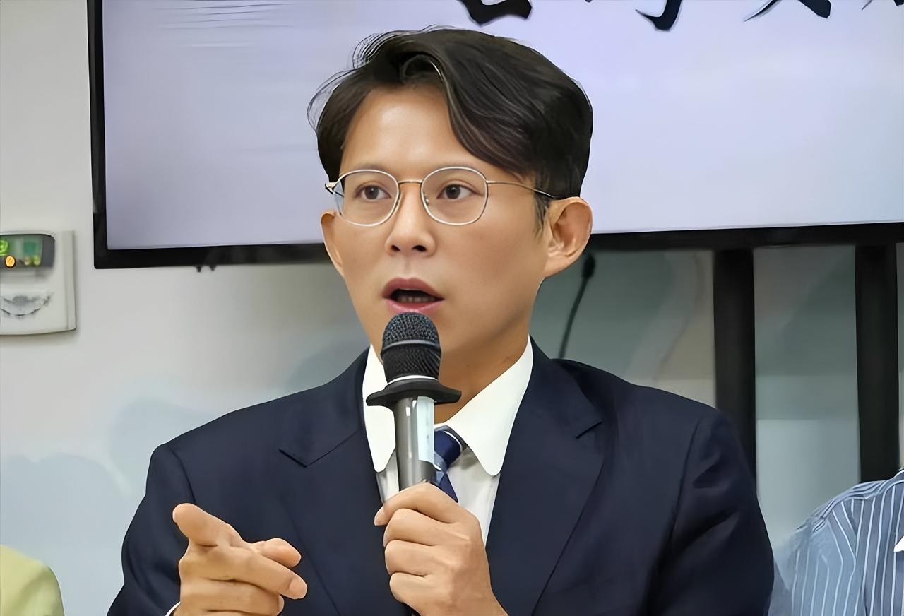 台“民众党主席”黄国昌发表声明，针对台湾地区民众党青年团首次启程上海，黄国昌