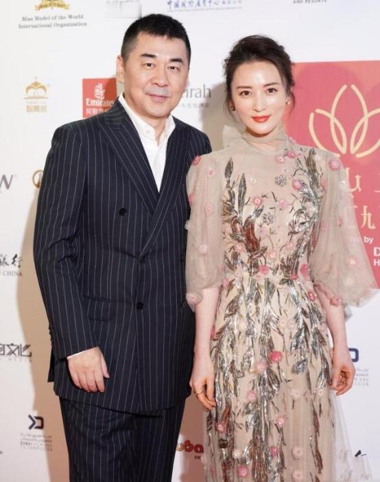 当年拍《乔家大院》时，陈建斌与蒋勤勤有一场吻戏，陈建斌问:“我们是真吻，还是假吻