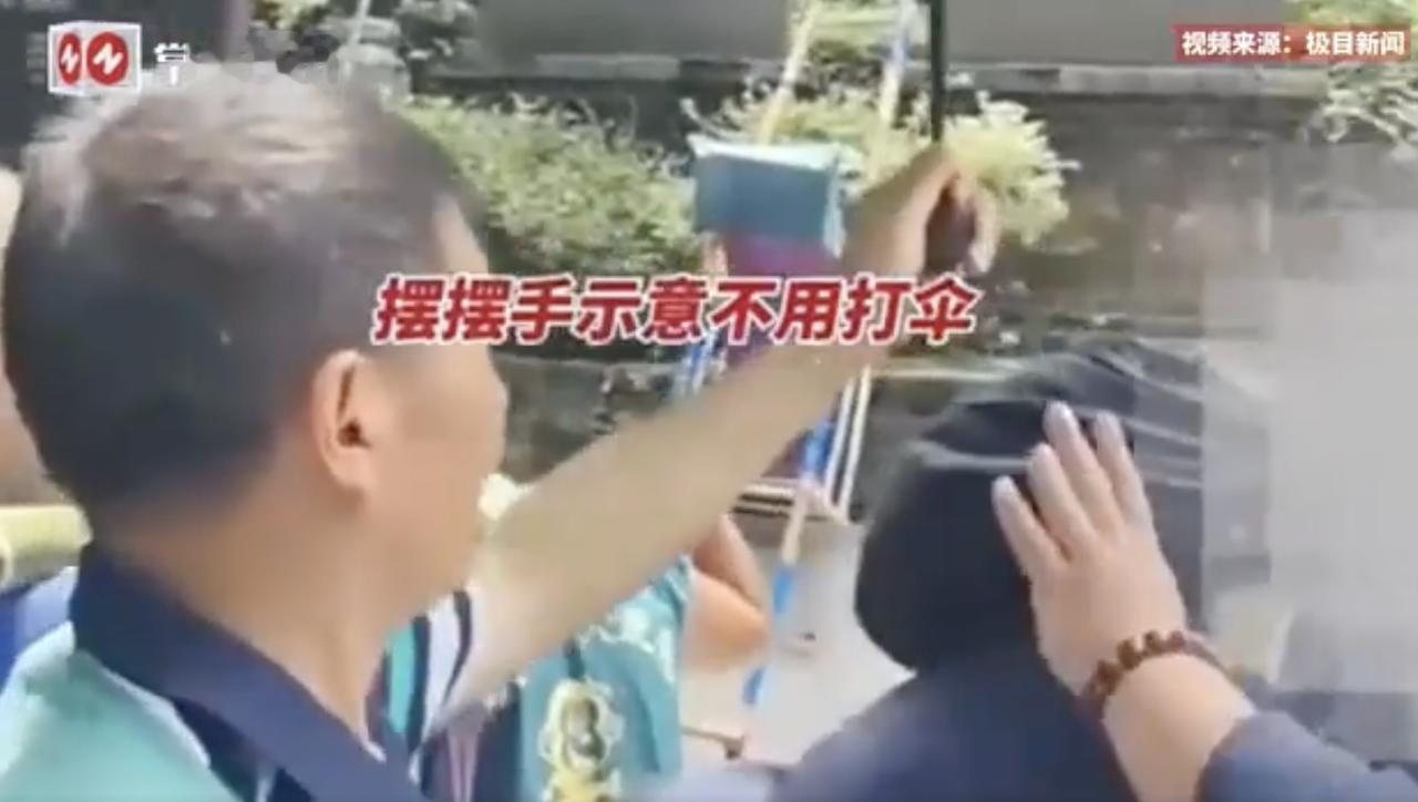 游客花2万元请轿夫抬自己上峨眉山，一个细节说明这位游客人品还是非常不错的！近