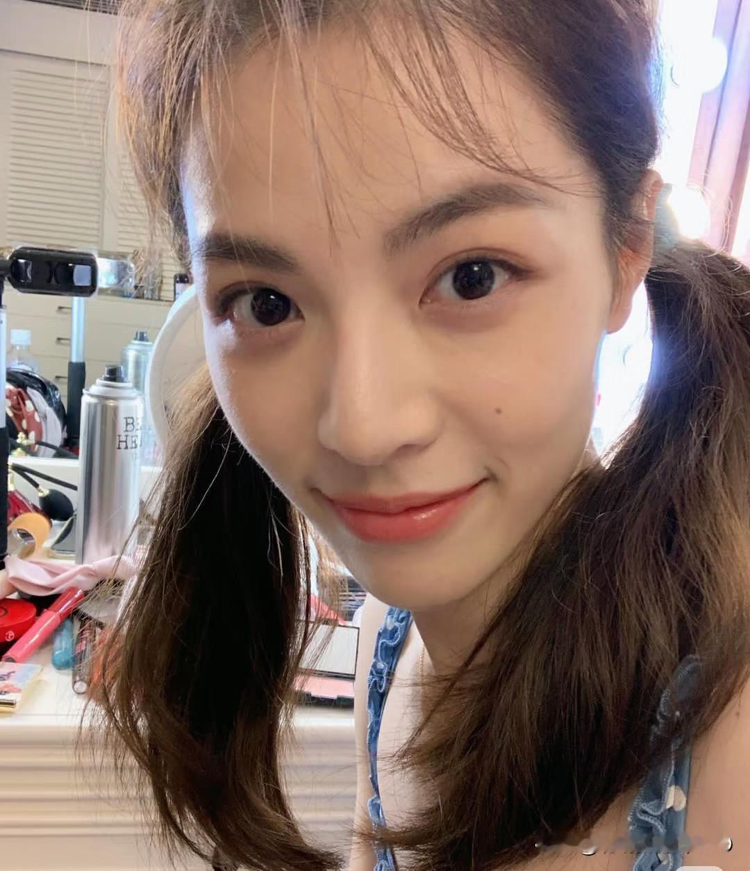 钟楚曦休闲美拍