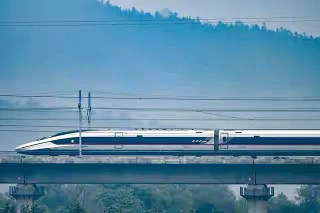 很多客户开始乘坐高铁跨省存款，10万3年最高多出3000元利息当你看到这个新