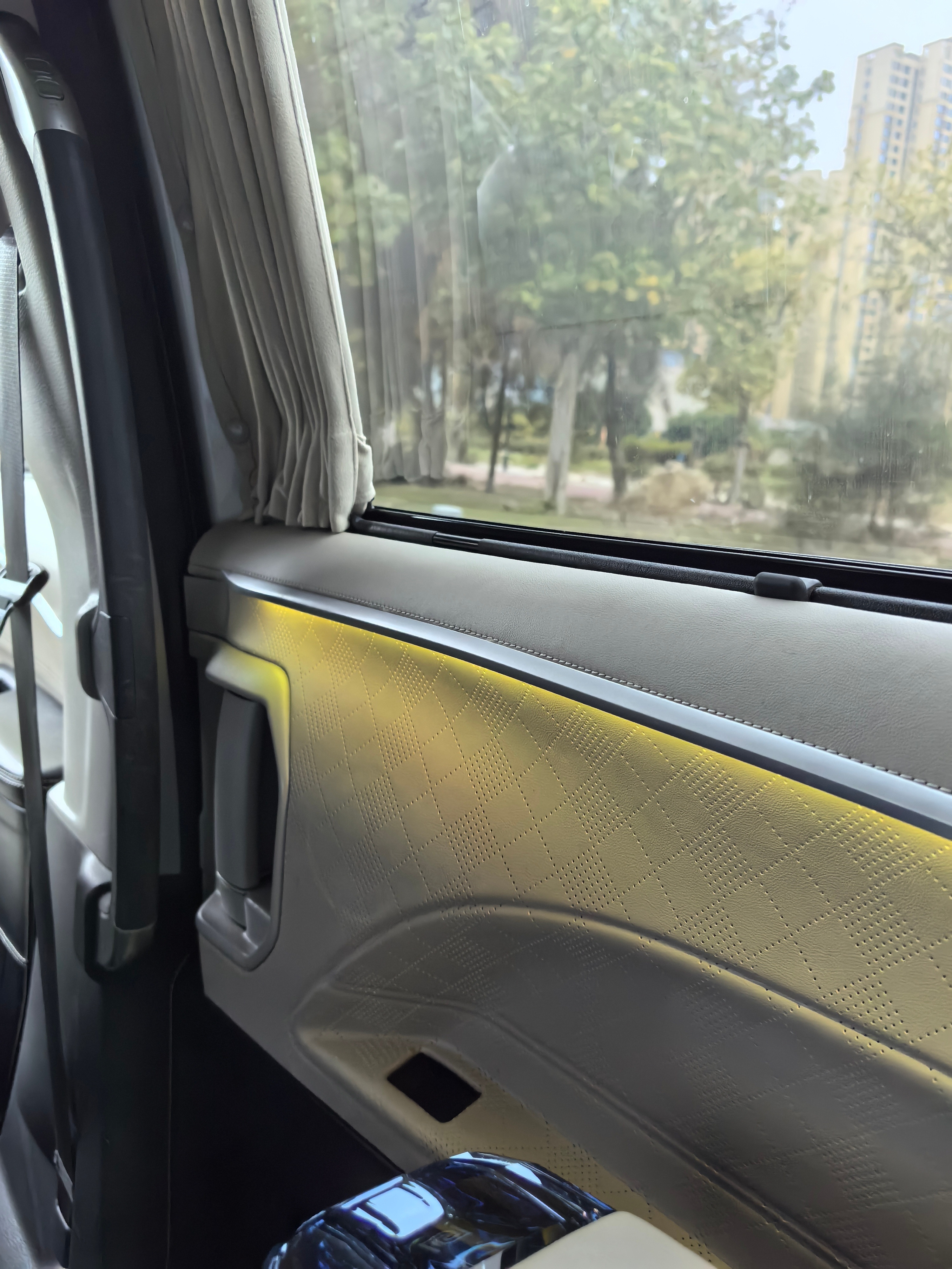 继续出发……猜猜这是啥车？