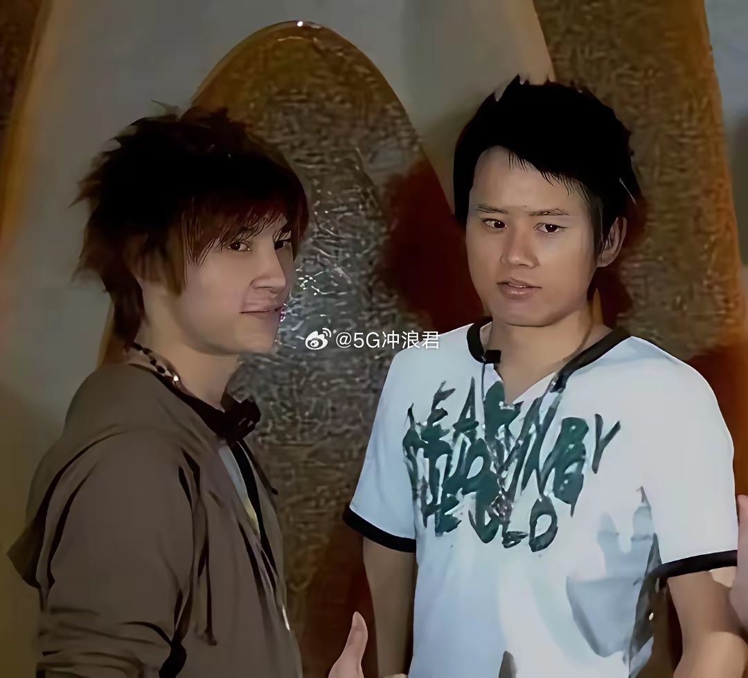 不吹不黑，张杰这气质，难怪被叫闰土，确实和“洋气”不搭边。要说他的五官不算丑，组