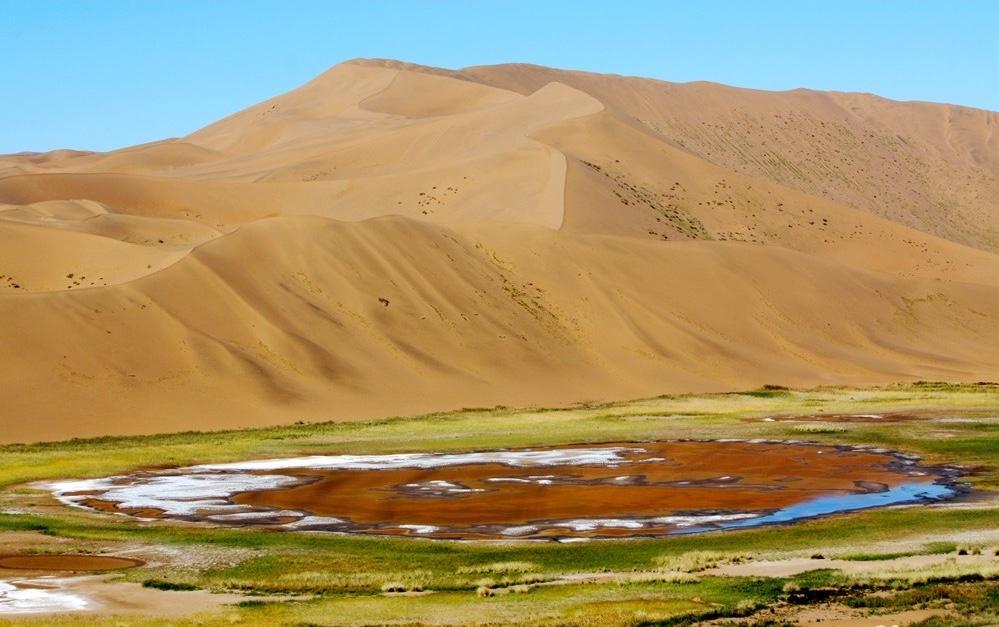 一个初三的小孩，家里面条件也蛮好的，但是因为在疫情期间，生意受到了影响，父母的收