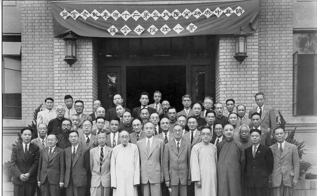 蒋介石退守台湾前下了死命令，这四种人必须“捞走”1949年的中国，国民党军队被