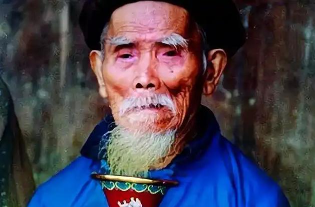 1995年，“中国长寿之王”龚来发走完一生，未婚未育却活到133岁，更让人想不通