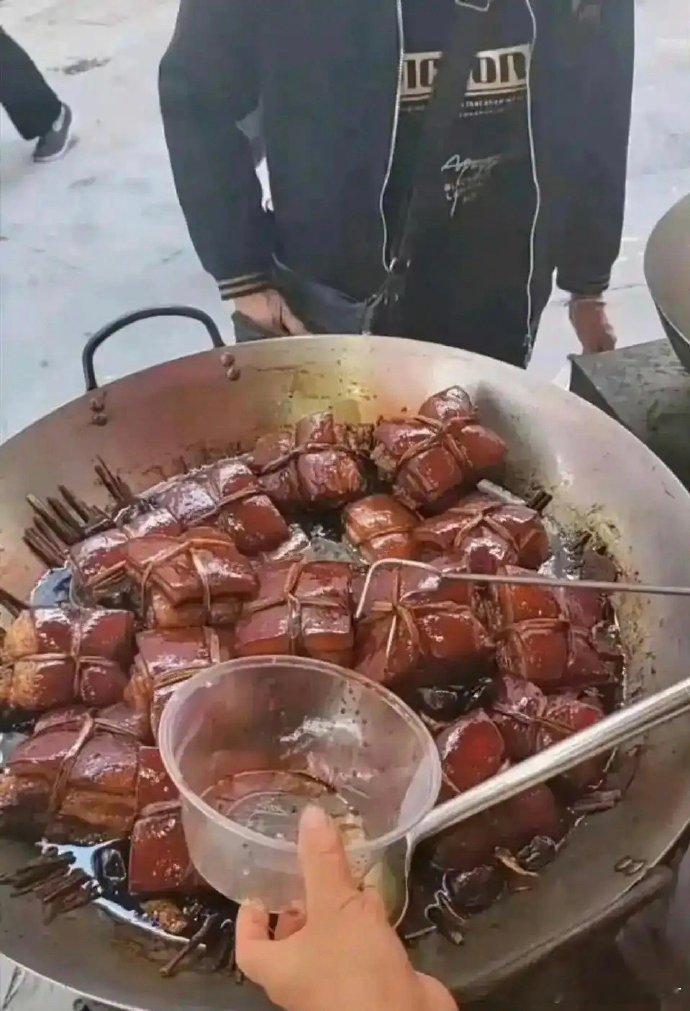 不懂就问，东坡肉为什么要用绳子绑着？闺蜜们知道吗？​​​