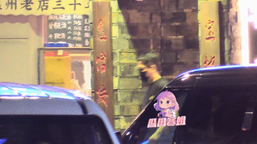 看了冯绍峰的新女友，终于理解了黄晓明[捂脸哭]冯绍峰的前任都是顶级大美女，哪一