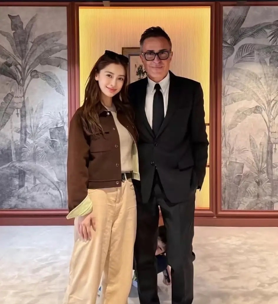 杨颖多次和杜马斯碰面，时尚圈人脉才是硬实力！不少网友刷到这组合照，杨颖一身皮衣，