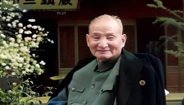 1990年春节前，已经85岁高龄的陈云在杭州休养。半退休状态的他当时仍担任中顾委