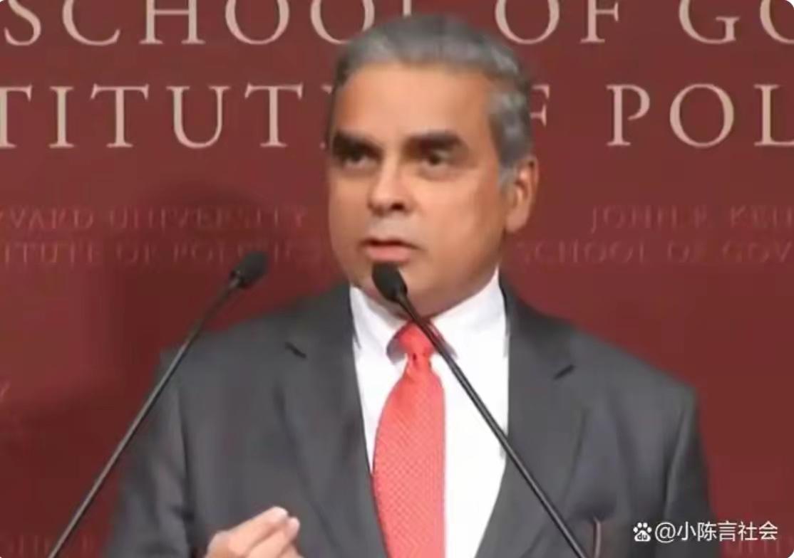 新加坡印裔学者马凯硕说：“美国在世界上对任何国家都能为所欲为，唯独一个国家例外—