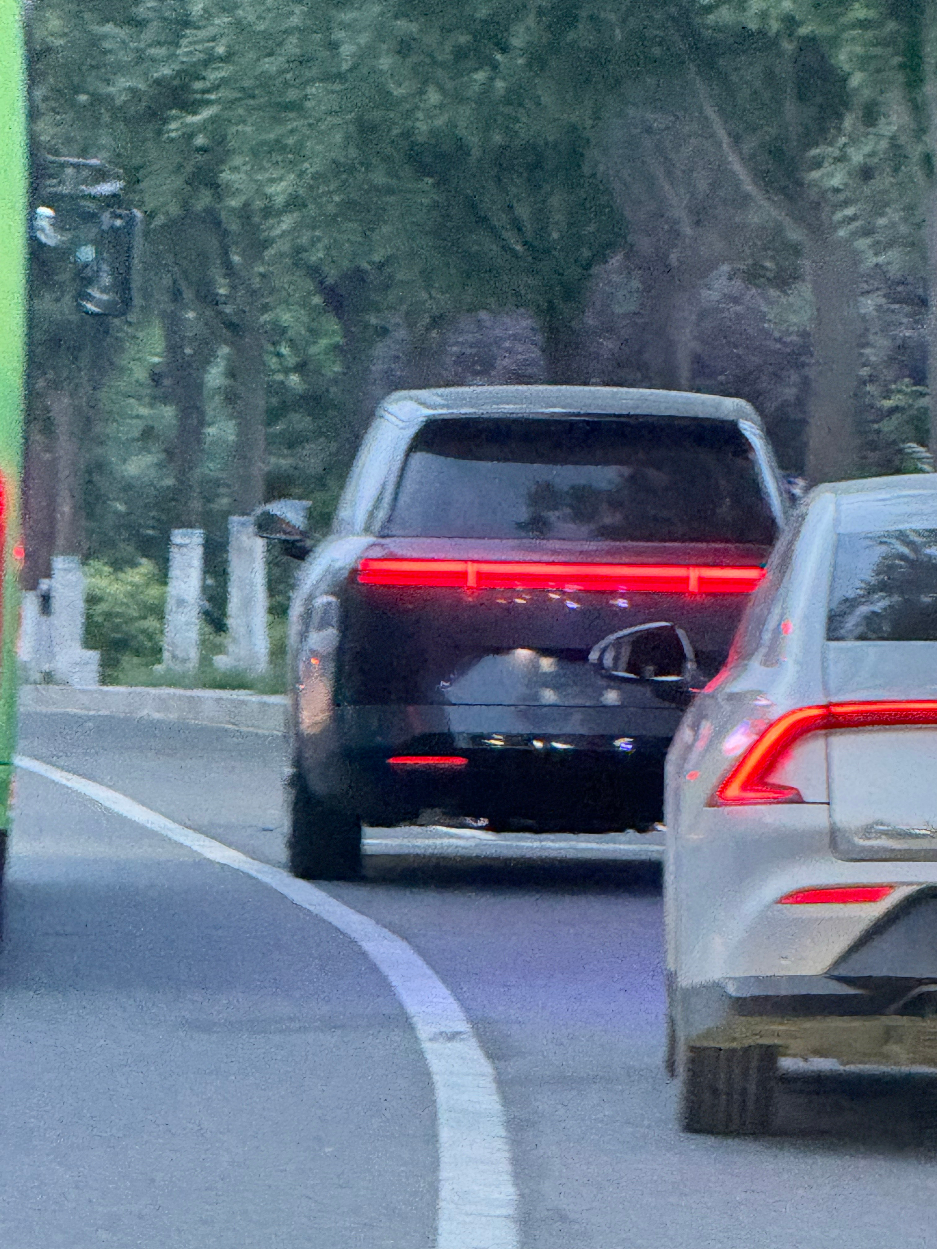 西安哪位老板刚提的小鹏GX，不错这个灰色很高级，还免费，八成是爆款颜色西安·西
