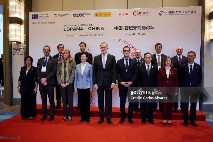 11月11日，西班牙王后和国王在成都参加欢迎午宴！从曝光的画面我们可以看出，西