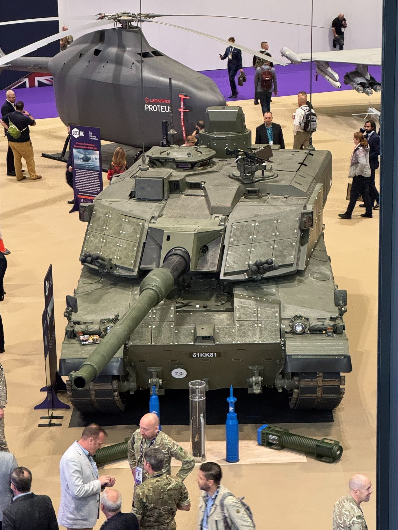每天认识一件兵器英国DSEI防展，“挑战者3”主战坦克和“阿贾克斯”步兵战车头