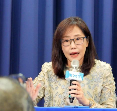 郑丽文想见特朗普遭讥笑后，国民党文传会主委尹乃菁回应了。尹乃菁6日称，郑丽文一贯