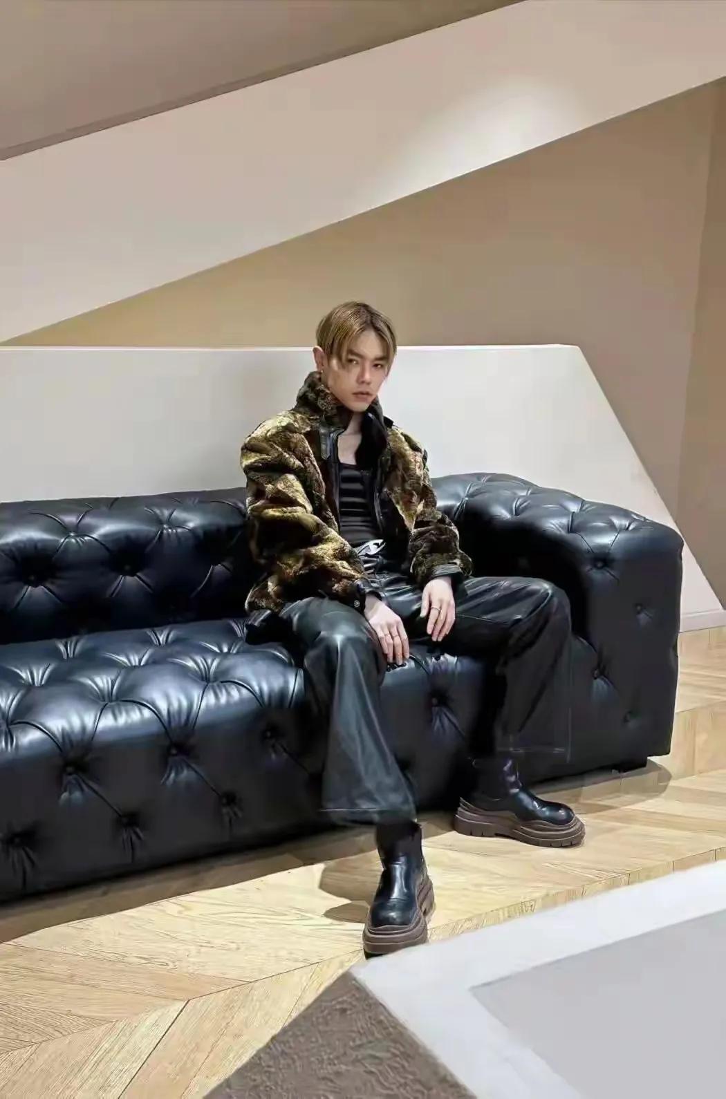 令人震惊的噩耗！极具艺术魅力和感染力的解晓东老师今天去世了[哭哭][哭哭][流泪