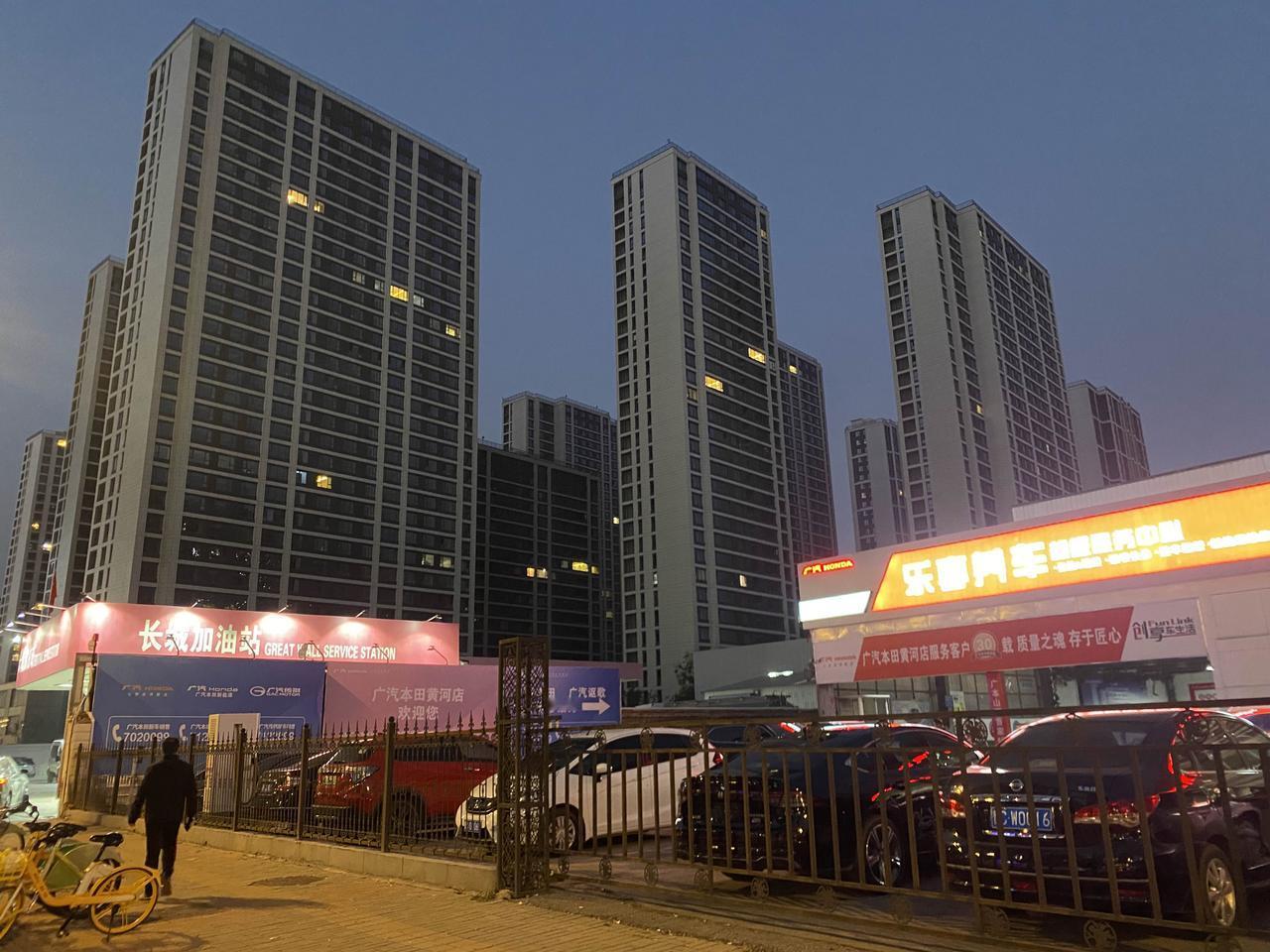 太原的一些新完工高层小区入住率连三分之一也达不到,这还是小店的核心地段,南中环平