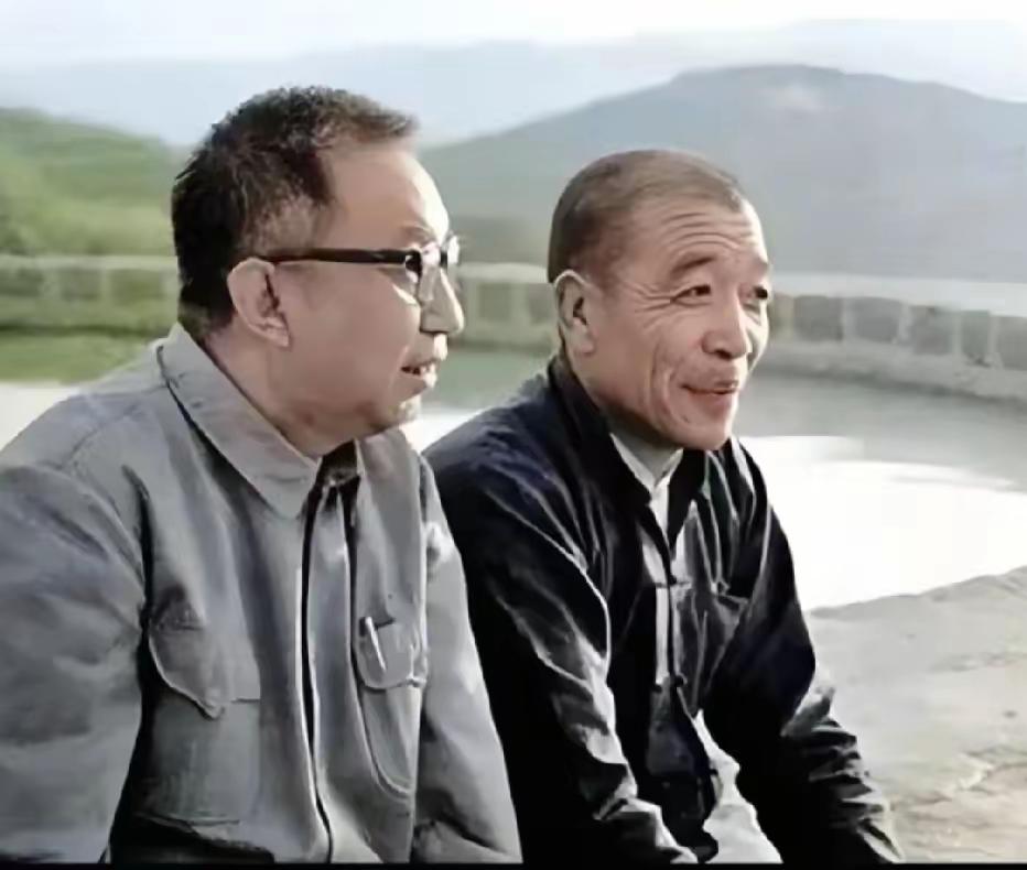 这是华国锋主席和总理的珍贵合影两位一心一意为人民建设服务的伟人人民永远怀念您