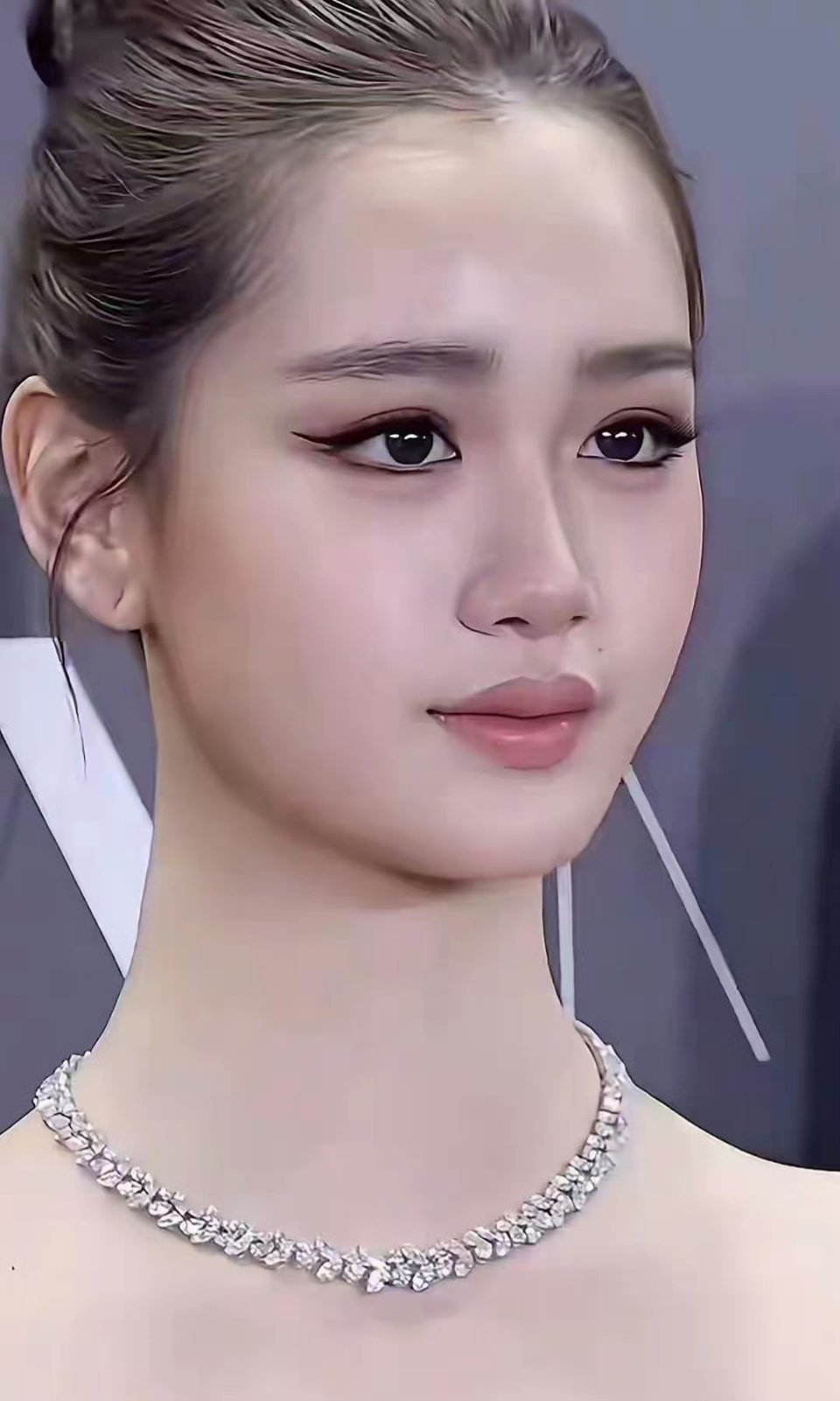 钟丽缇小女儿考拉才16岁却凭颜值出圈，这脸太高级了
