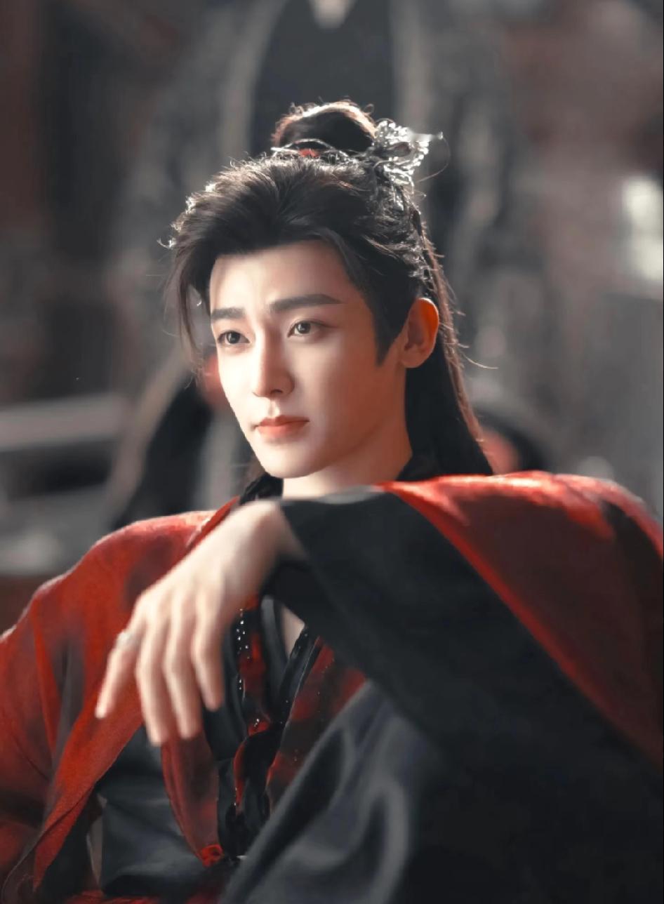 都别吵了，侯明昊压箱底的牌，不是《少年白马》，而是这部S+仙侠。郭虎，这个名字