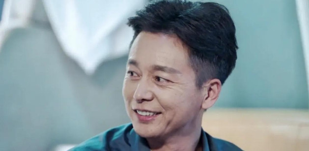 2001年，刘奕君的妻子嫌他整日不着家，还赚不到钱，铁了心要和他离婚，刘奕君说：
