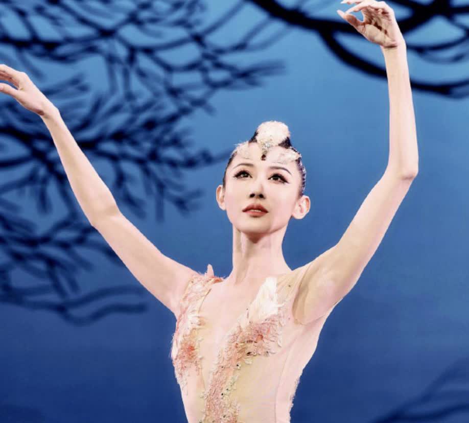 原来舞蹈演员朱洁静在2025年上春晚表演之前，刚刚结束6次化疗和19次放疗。