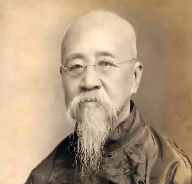 1921年，北洋政府发不出工资，就将故宫内8000麻袋大内档案，以4050银元的
