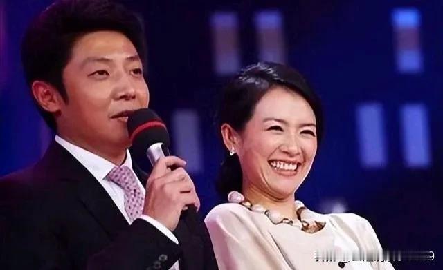前两天看综艺，撒贝宁和旧情人章子怡梦幻同台。章子怡一上台就说情景有点梦幻，撒贝宁