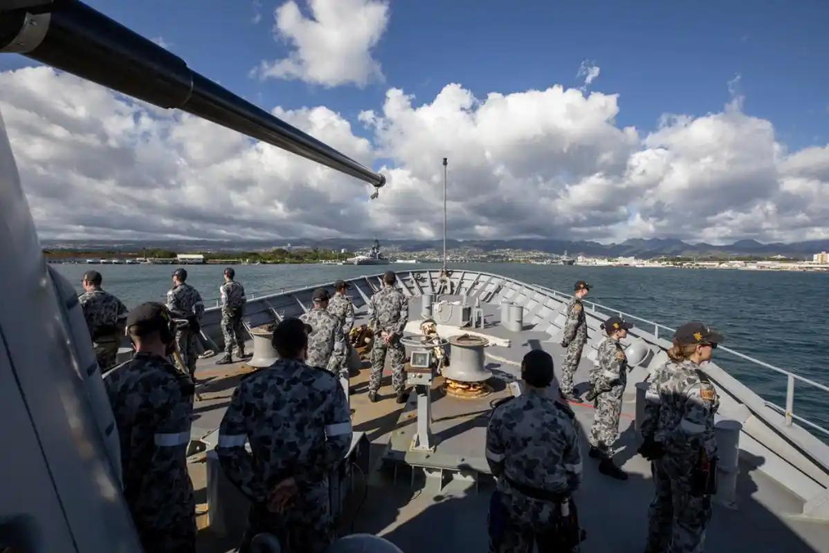 还以为中国要在南海跟美日韩掰手腕？这一局，中国换了玩法，第一步，跳出南海的缠斗，