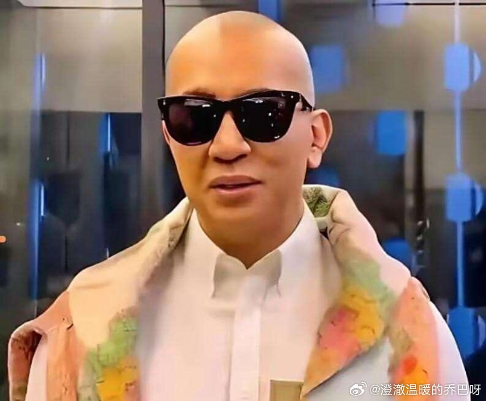 凌晨具俊晔发千字长文开撕小S，直接甩出大S生前签的土葬文件，打脸小S的树葬方案。