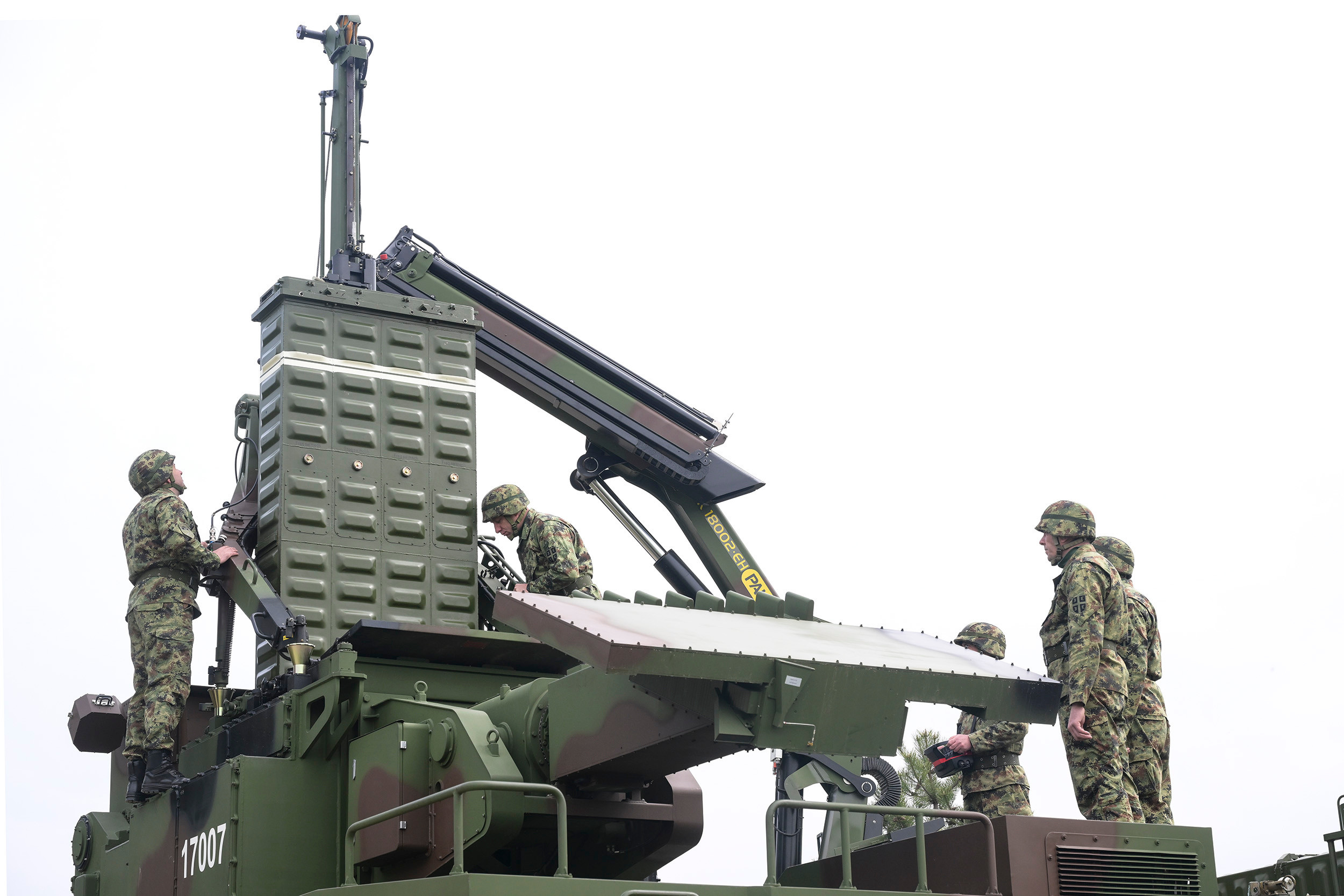 飞扬军事塞尔维亚第250防空导弹旅装备，在常驻部署区域开展HQ-17AE防空导