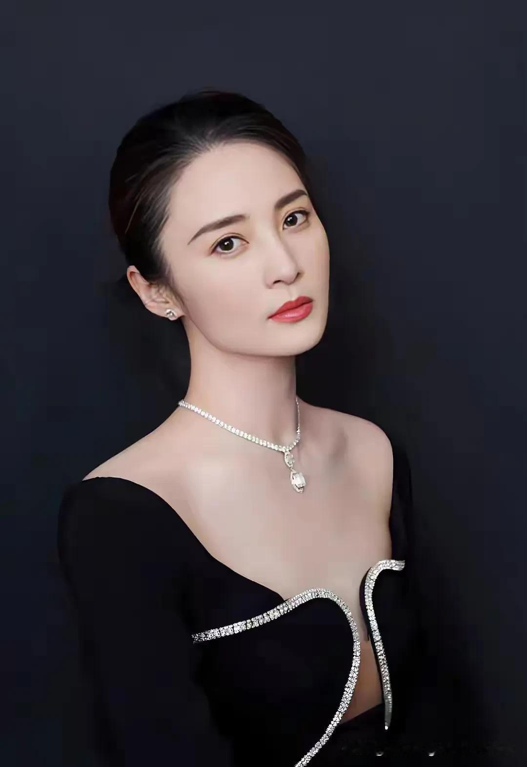 蒋勤勤刘亦菲大姐大美女气质好