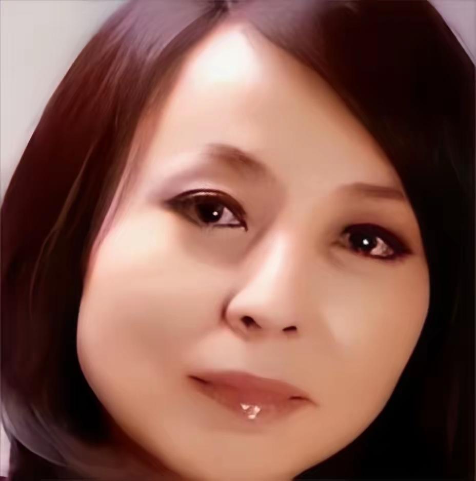 41岁女老板嫁22岁下属，50岁生三胞胎，20年后我算了一笔账……200