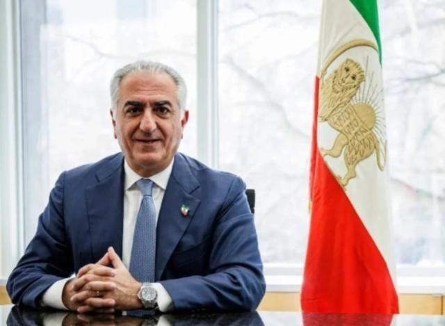 当地时间11月14日，伊朗空军上校呼吁全国起义，推翻现政权；伊朗的陆军上校阿扎德