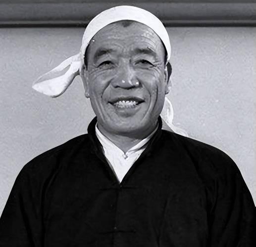 1986年，陈永贵病逝，大寨全村搭灵棚送别。消息传到县里，昔阳县领导撂下话："灵