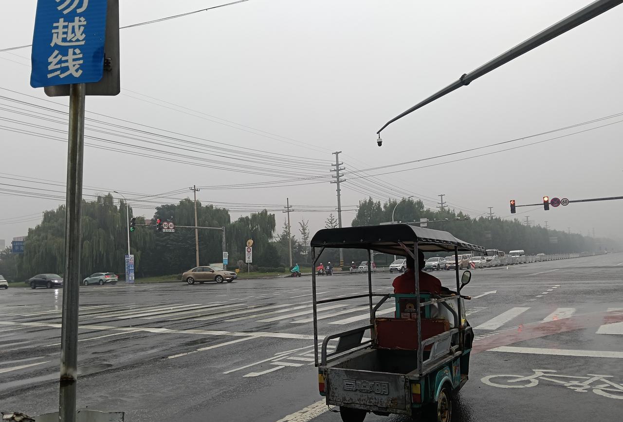 早晨下，晚上下，夜里下，这雨什么时候才能停了呀？今年的秋天，真的和往年不一样