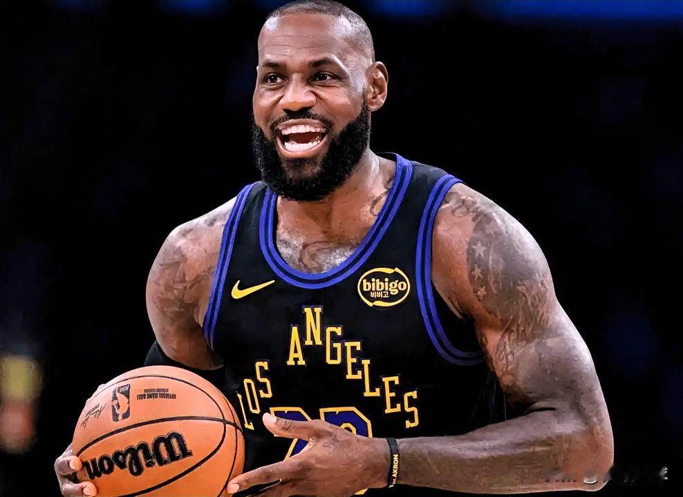 詹姆斯真老了，才打一场比赛就肌肉酸痛了。今日，湖人主教练雷迪克在训练之后接受